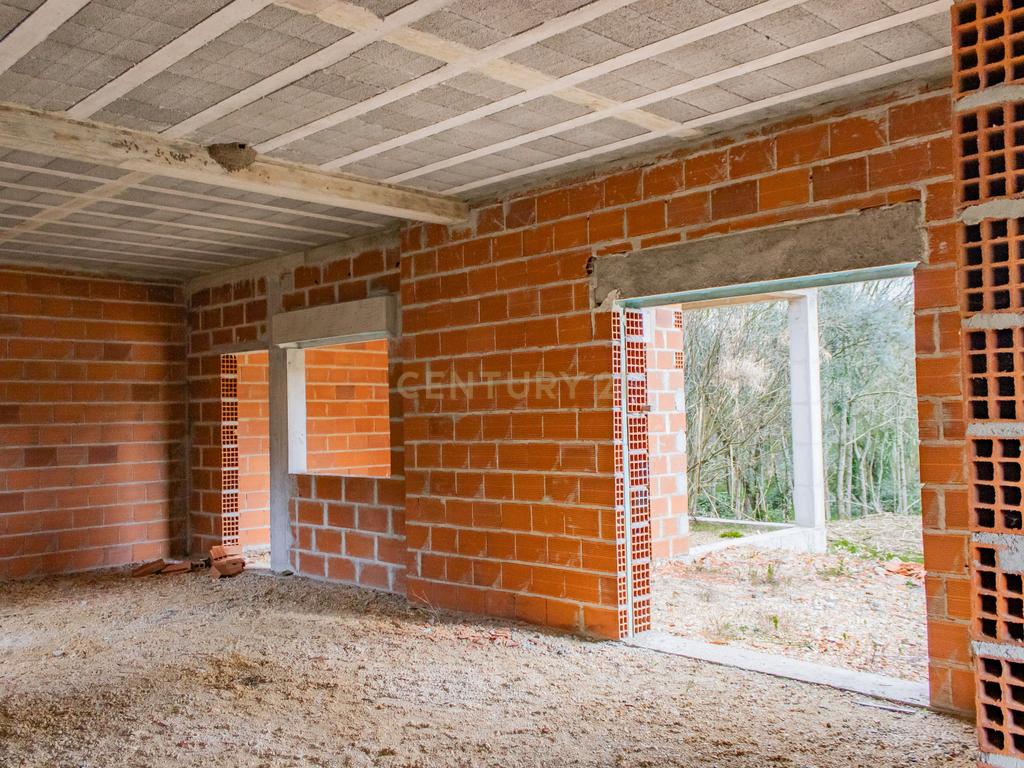 Moradia T3 em construção na Mata da Bidoeira de Cima, Leiria - Image 16