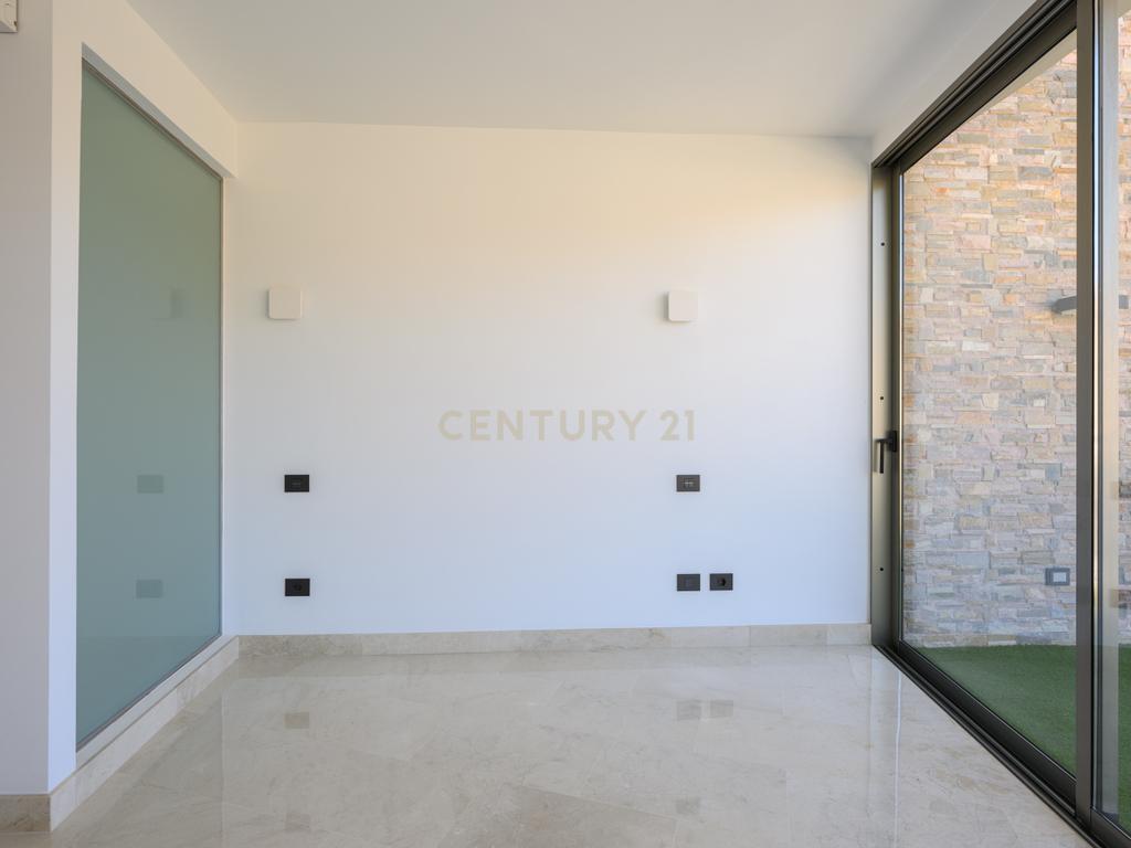 - Image 33