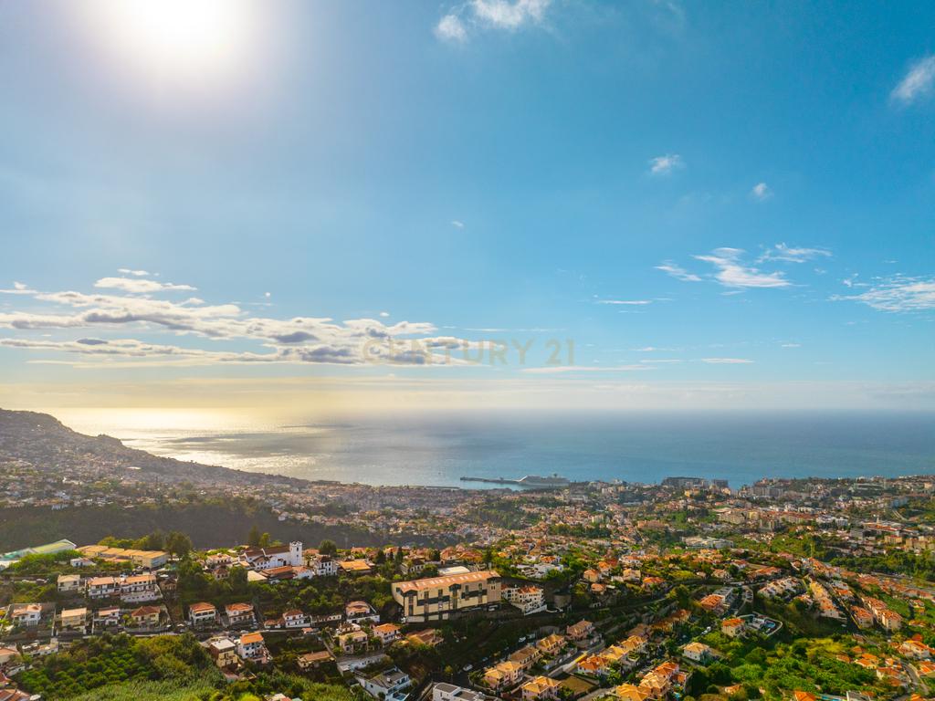 Terreno Urbano para Construção - São Roque, Funchal. - Image 1
