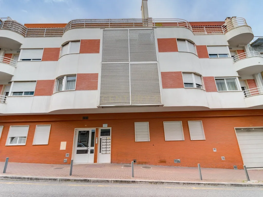 Apartamento T3 com Terraço e Acessibilidade em Amadora - Image 5