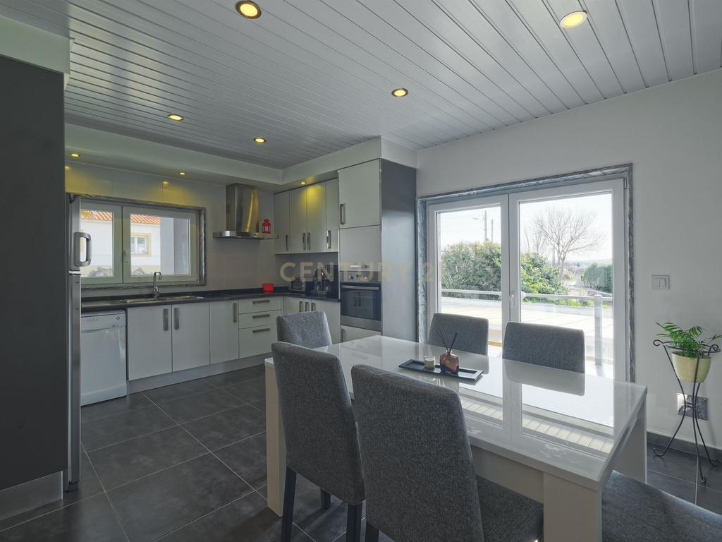 Moradia T4 de Luxo no Casal da Murta – Eficiência, Conforto e Sustentabilidade! - Image 17