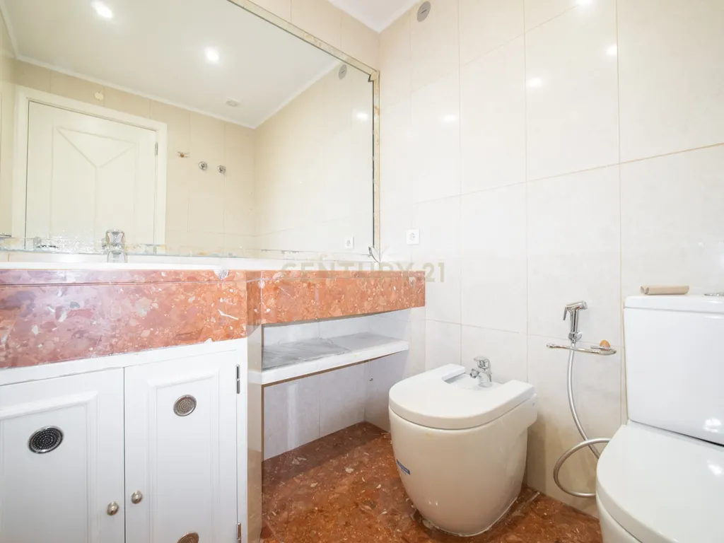 Apartamento T3 em Odivelas com Garagem e Elevador - Image 49