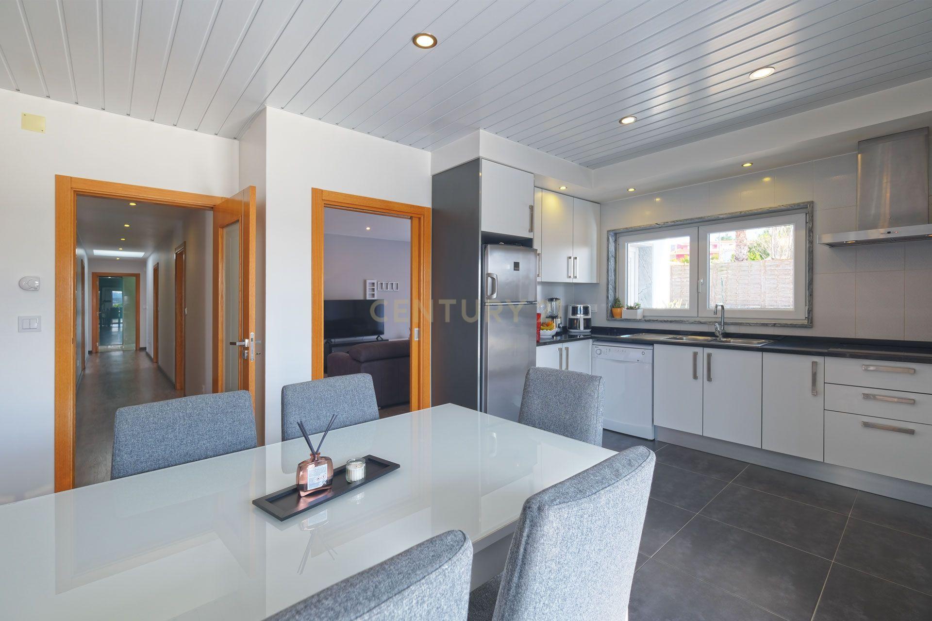 Moradia T4 de Luxo no Casal da Murta – Eficiência, Conforto e Sustentabilidade! - Image 18