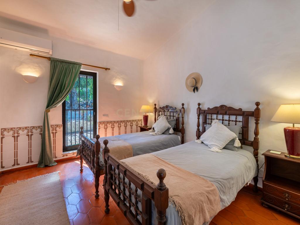 Moradia T4 inserida num lote de 4.180m², Algarve (Alvor) - Image 13