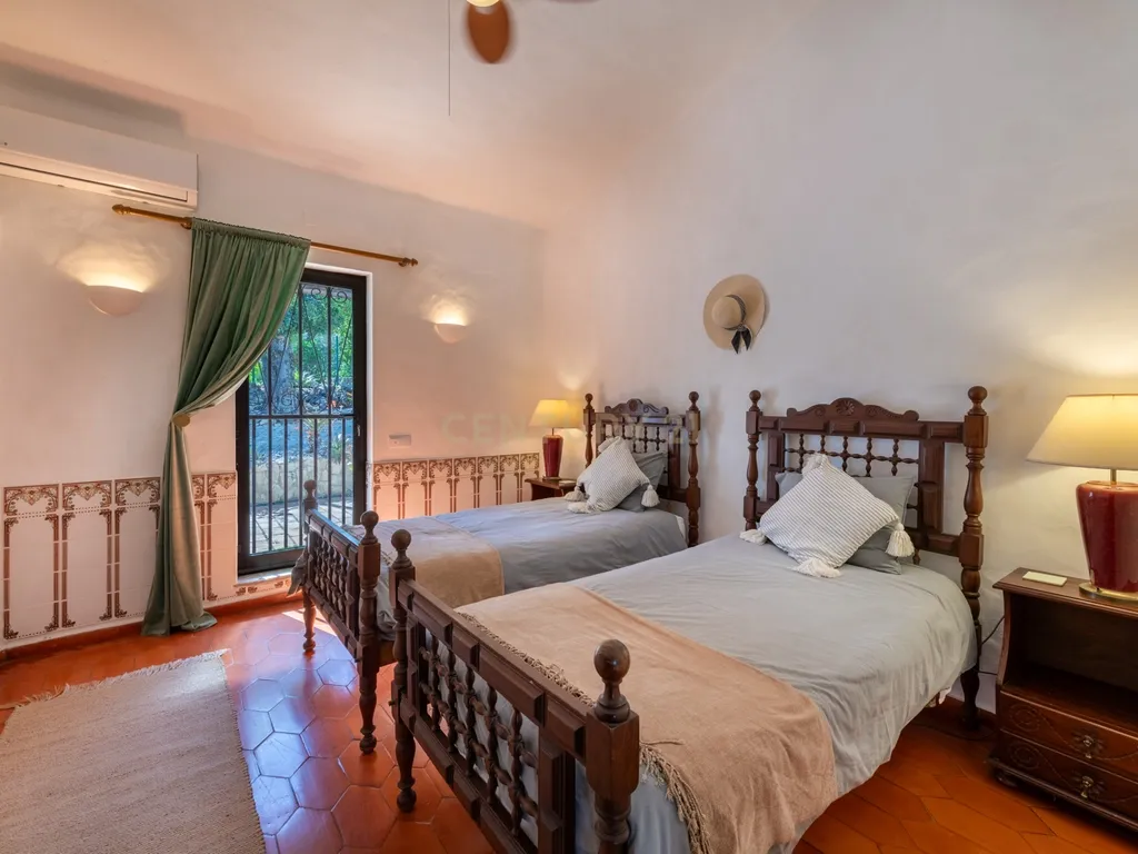 Moradia T4 inserida num lote de 4.180m², Algarve (Alvor) - Image 13