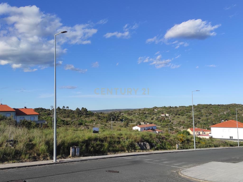 Terreno para Construção em Miranda do Douro - 312m² - Image 4