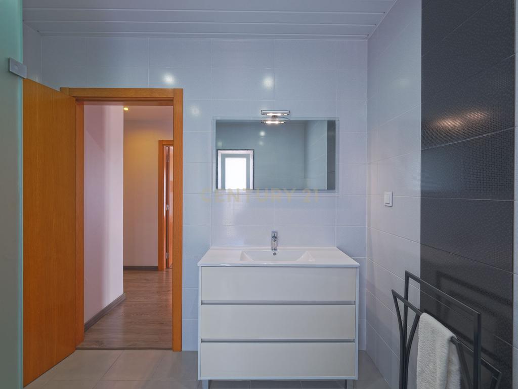 Moradia T4 de Luxo no Casal da Murta – Eficiência, Conforto e Sustentabilidade! - Image 24