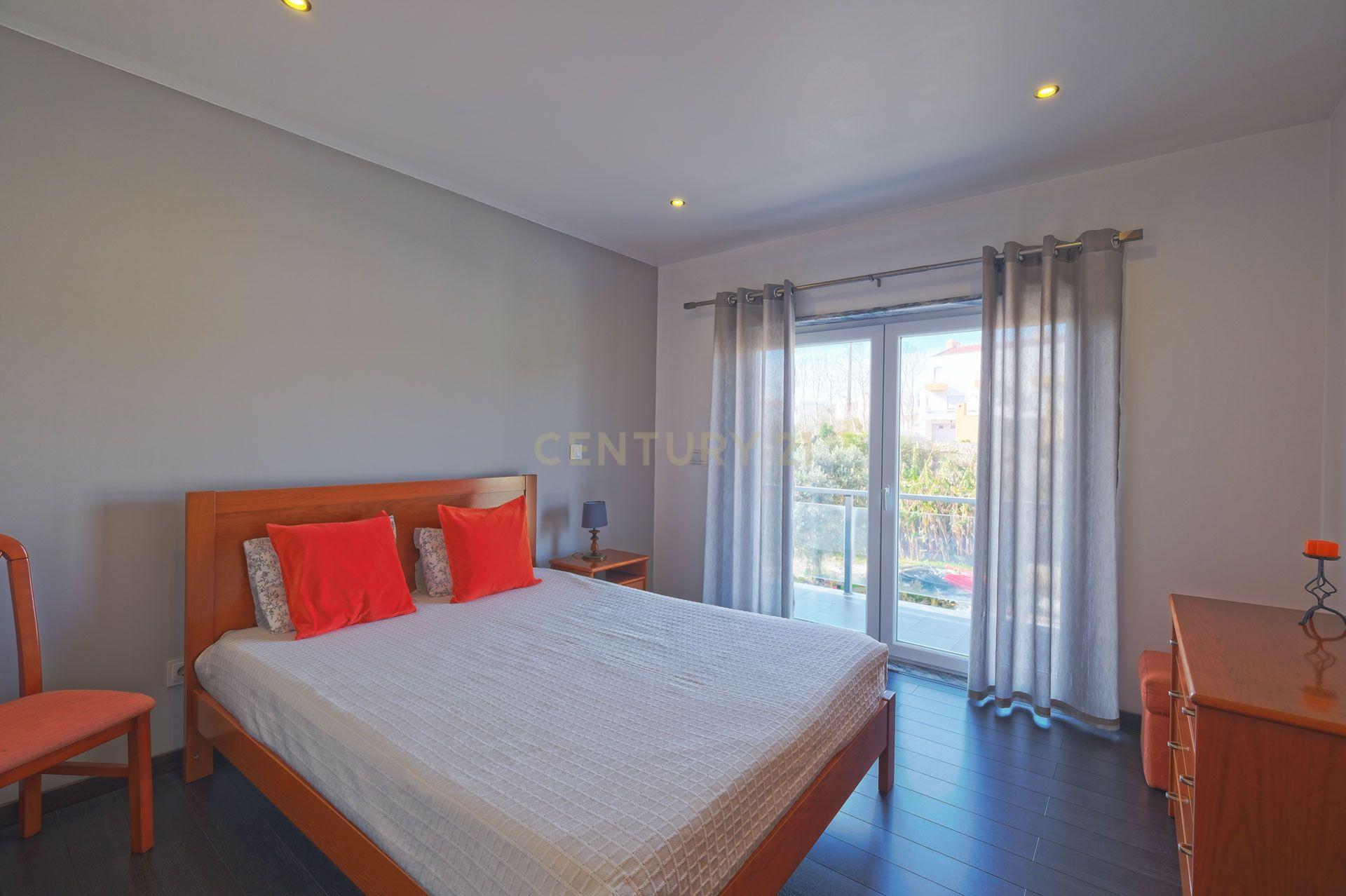 Moradia T4 de Luxo no Casal da Murta – Eficiência, Conforto e Sustentabilidade! - Image 25
