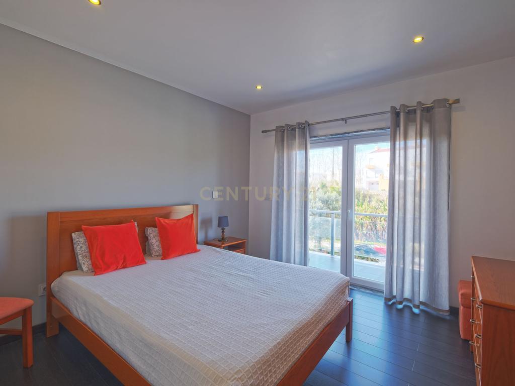 Moradia T4 de Luxo no Casal da Murta – Eficiência, Conforto e Sustentabilidade! - Image 25
