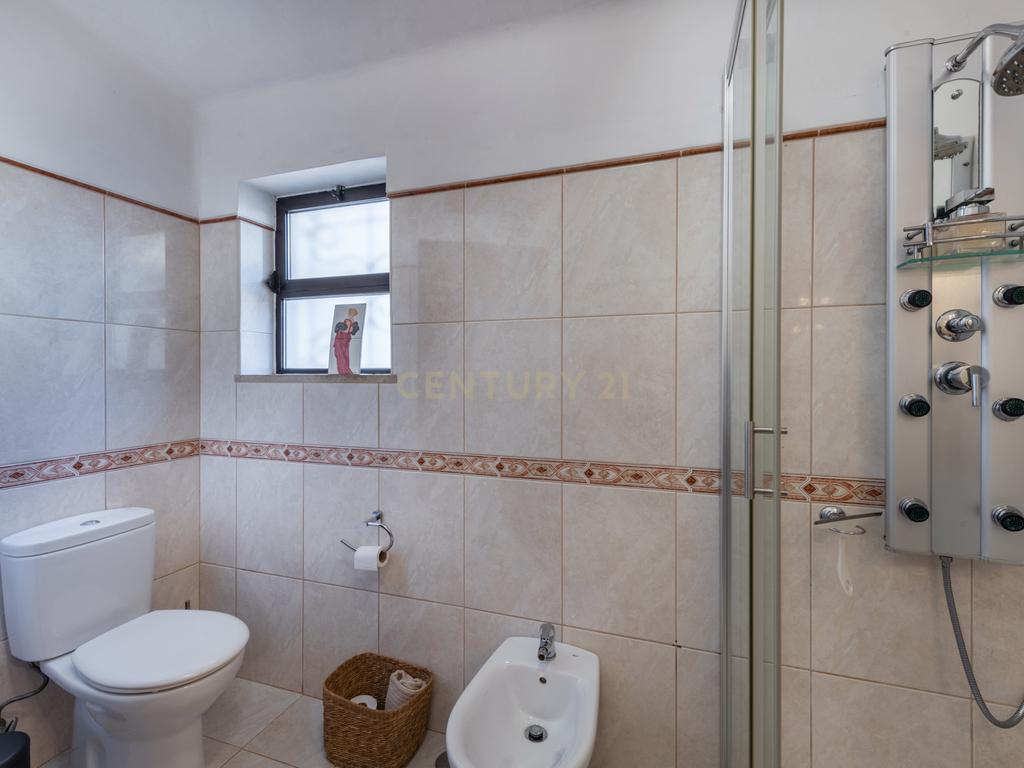 Moradia T4 inserida num lote de 4.180m², Algarve (Alvor) - Image 16