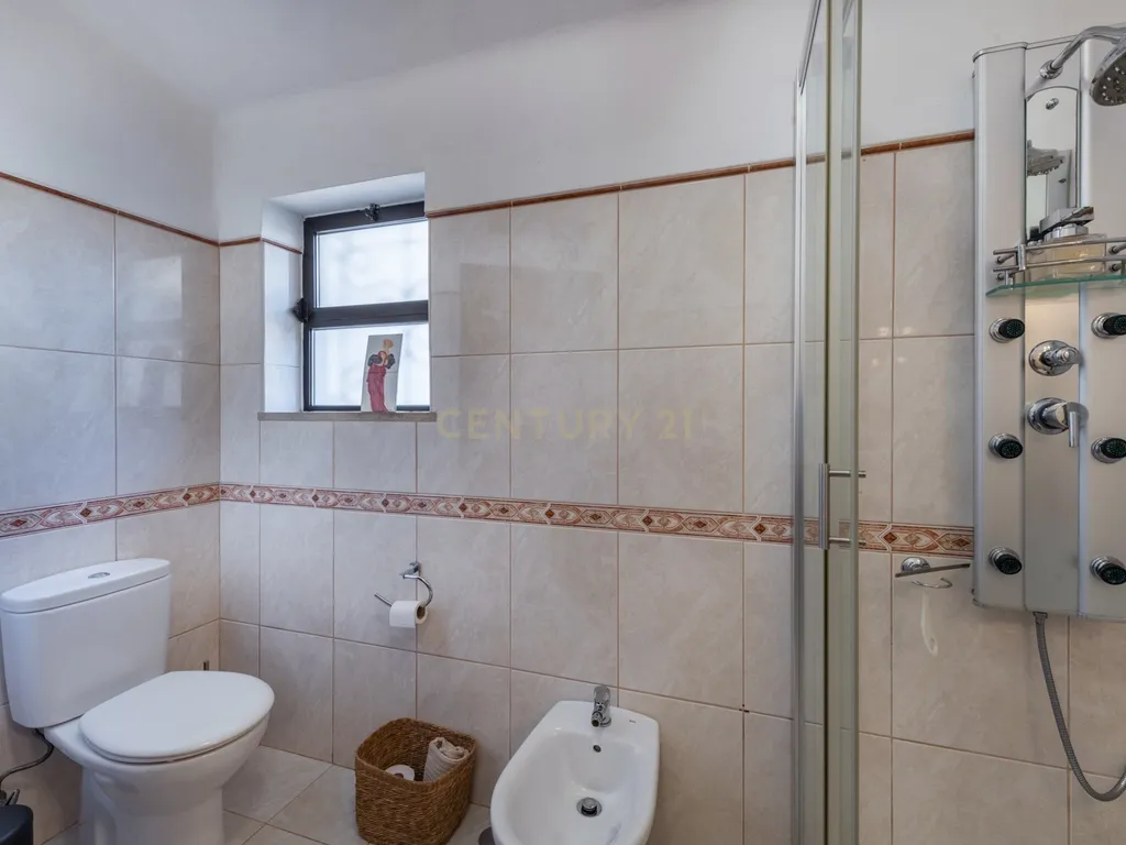 Moradia T4 inserida num lote de 4.180m², Algarve (Alvor) - Image 16