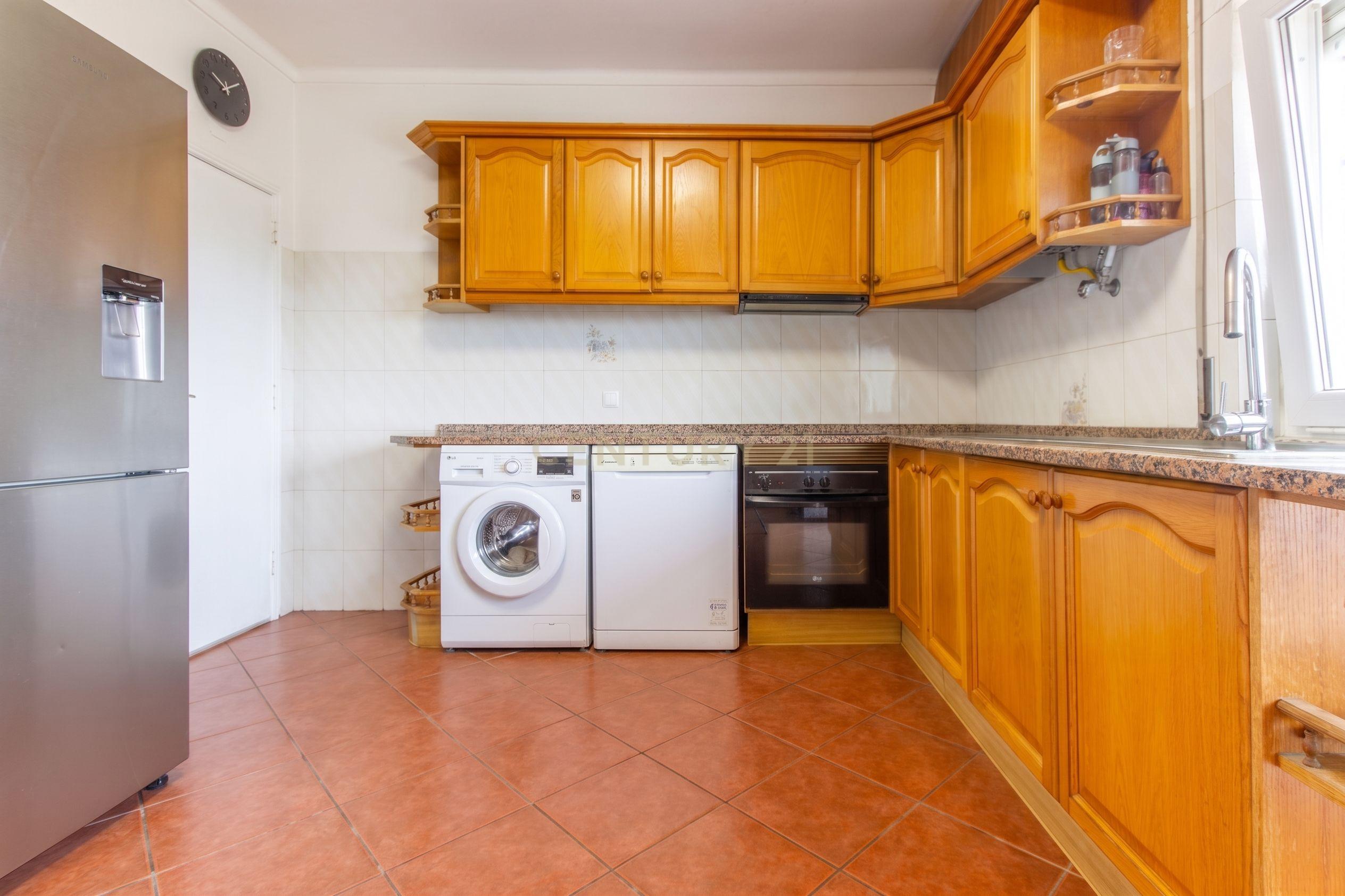 Fotografia 12 de Excelente Apartamento de 4 Assoalhadas com Terraço e Sótão Independente na Quinta do Conde.