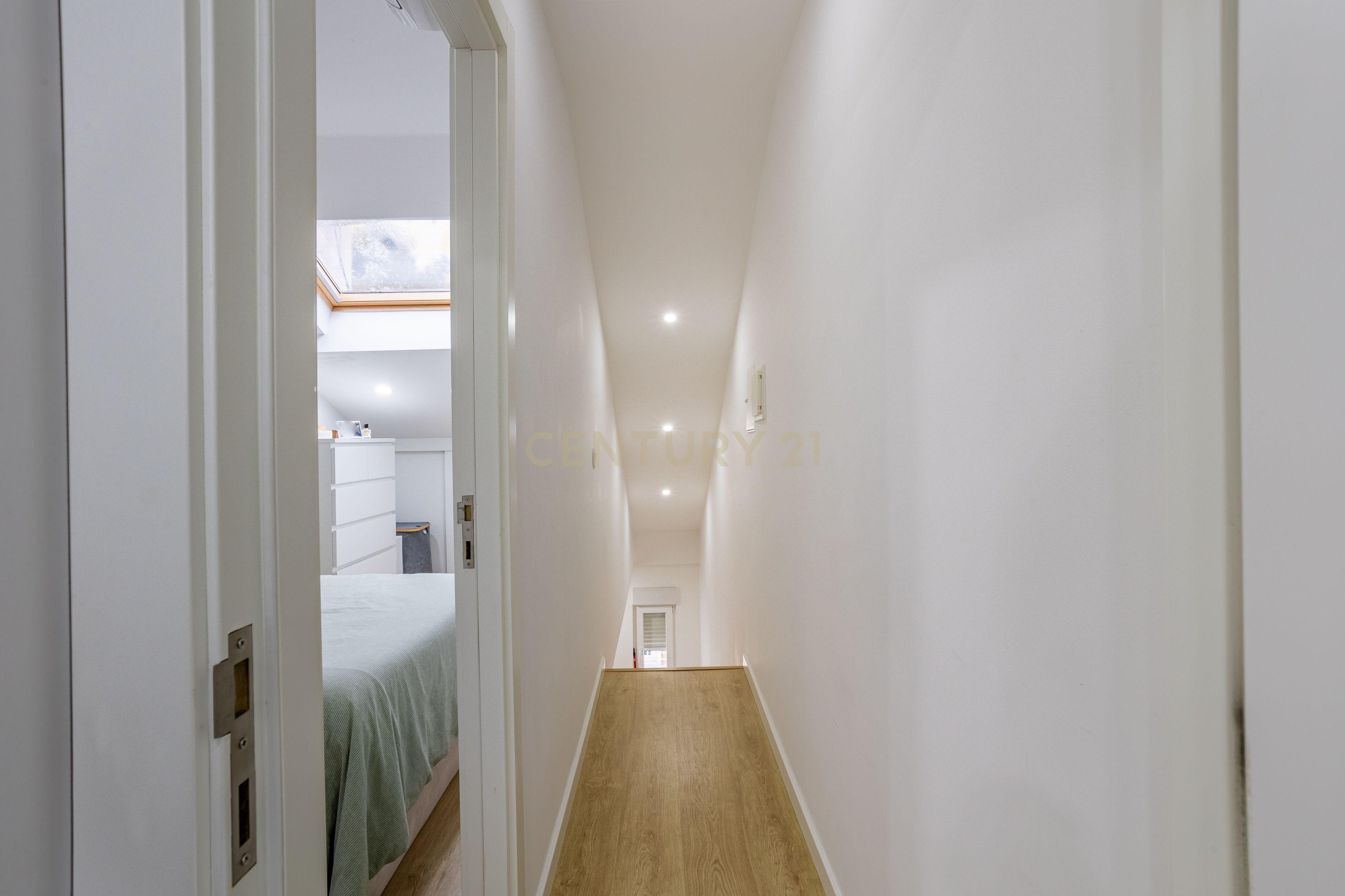 Duplex T1+2 no Beato, em Lisboa - Image 11