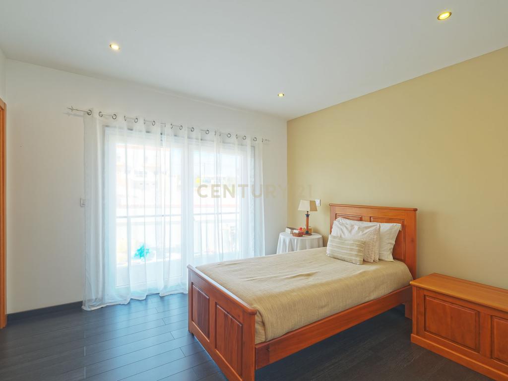 Moradia T4 de Luxo no Casal da Murta – Eficiência, Conforto e Sustentabilidade! - Image 29