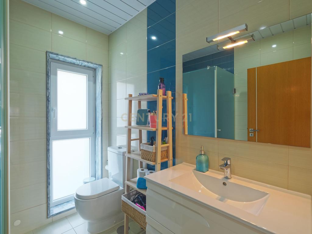 Moradia T4 de Luxo no Casal da Murta – Eficiência, Conforto e Sustentabilidade! - Image 34