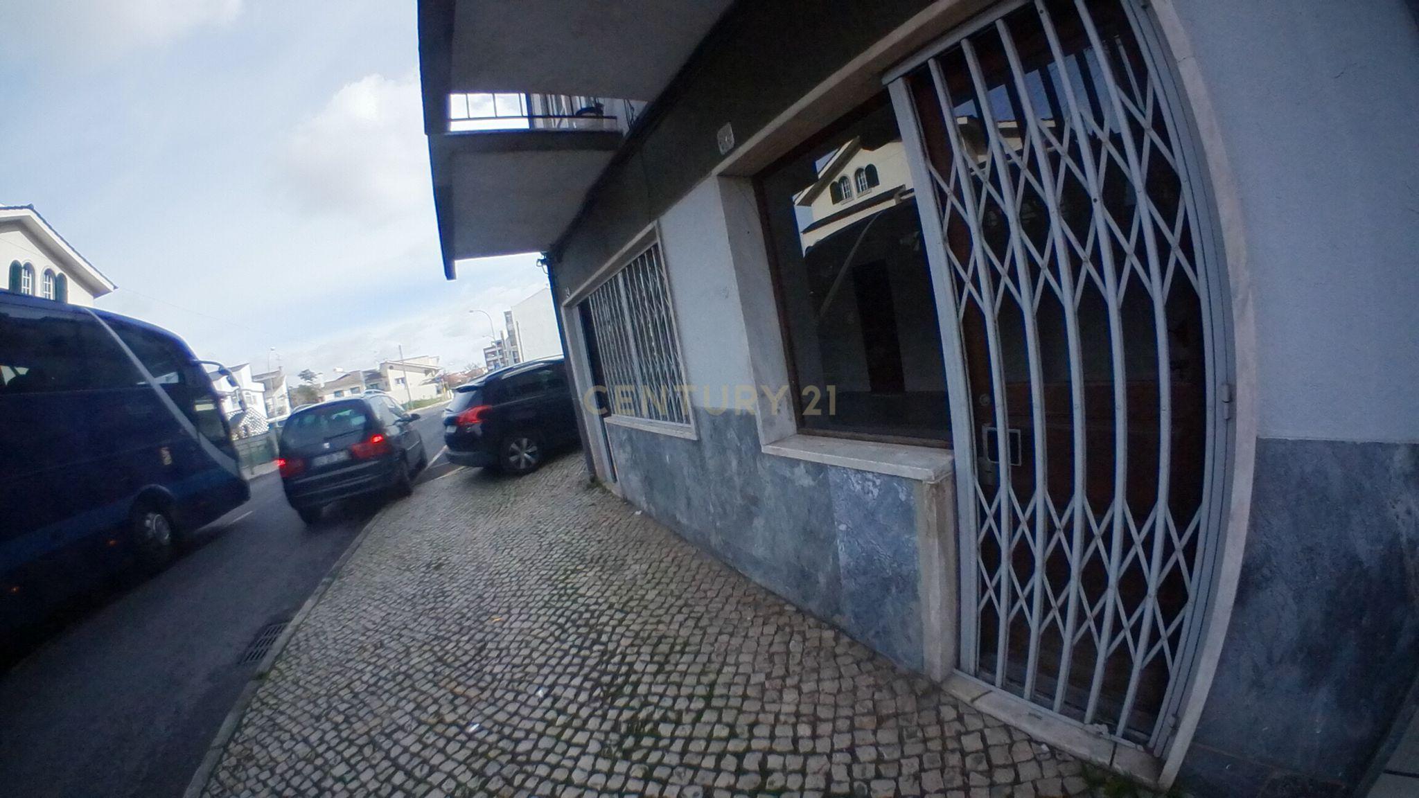 Fotografia 8 de Arrenda-se Loja Comercial com 30m² em Queijas