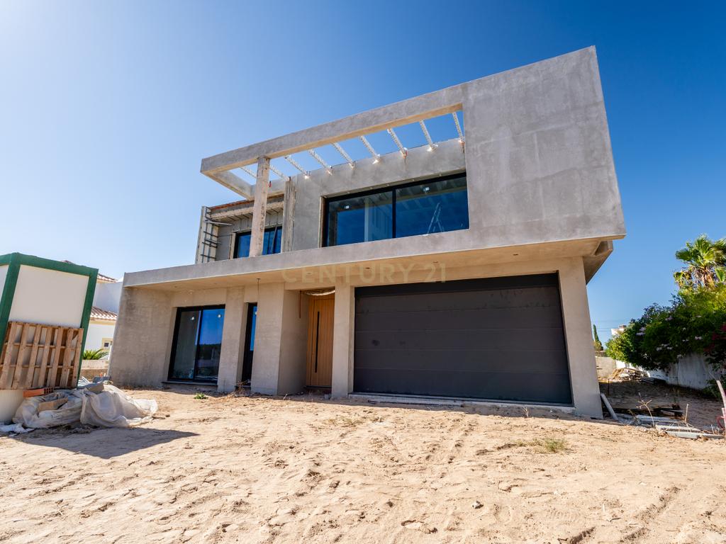 Moradia T5 contemporânea em construção avançada com piscina | Álamos, Guia – Albufeira - Image 3