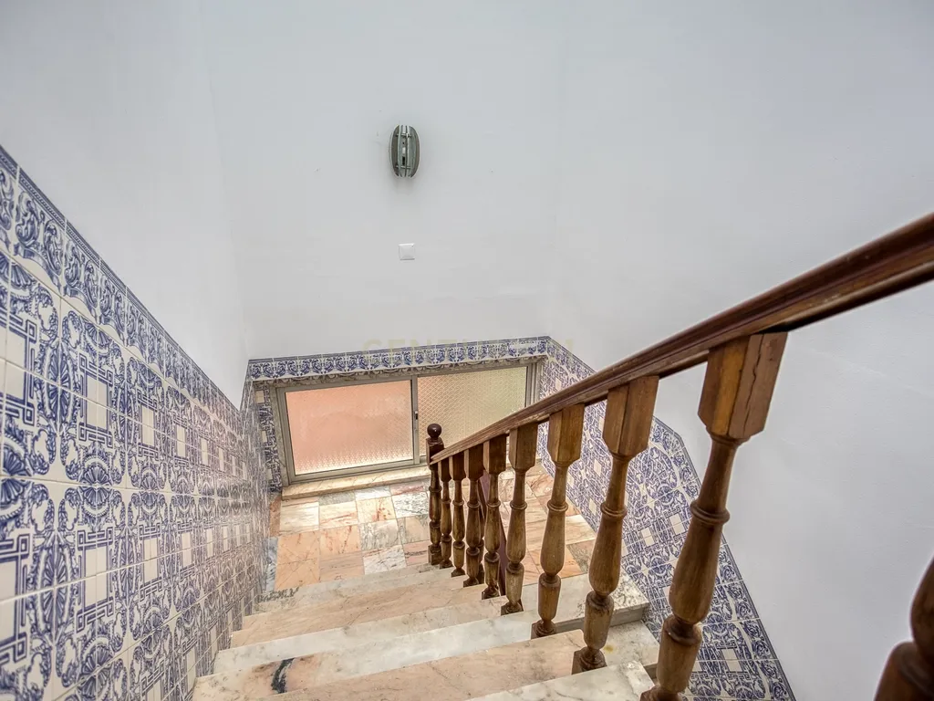 Moradia com elevado potencial de rentabilização em Camarões – Almargem do Bispo - Image 13