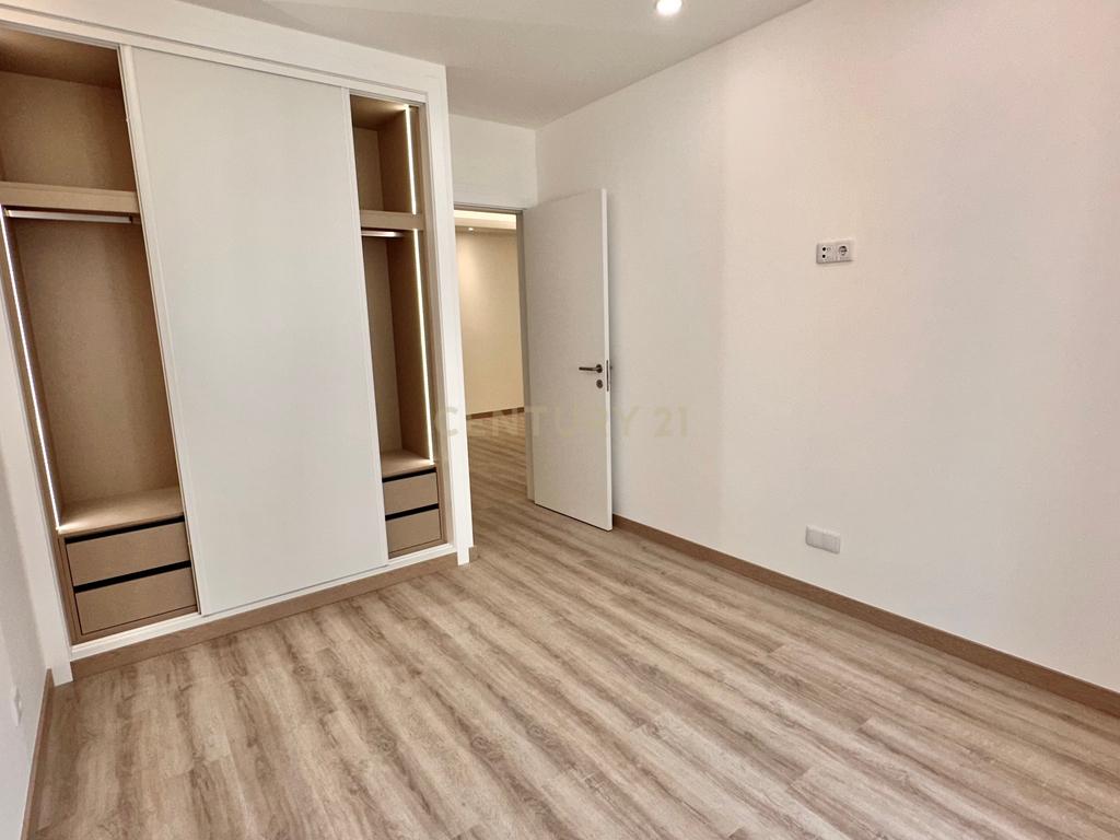 Venda T3 na Estrela - APARTAMENTO INTEGRALMENTE REMODELADO COM VARANDA GENEROSA - Image 21