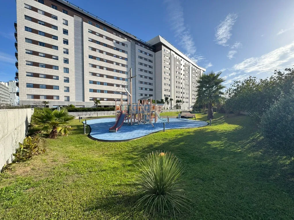 Arrendamento T2 nas Portas do Tejo – Parque das Nações - Image 1