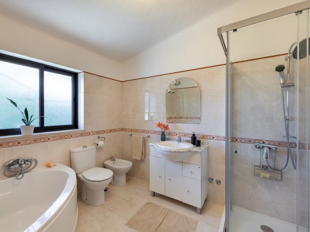Moradia T4 inserida num lote de 4.180m², Algarve (Alvor) - Image 31