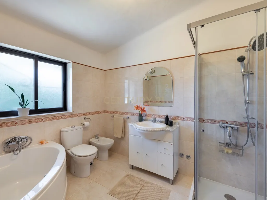 Moradia T4 inserida num lote de 4.180m², Algarve (Alvor) - Image 31