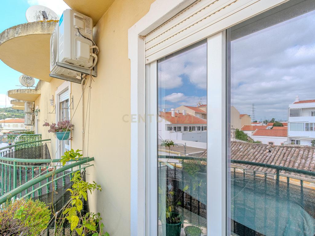 Apartamento T3 com Garagem no Centro de Tunes - Image 7