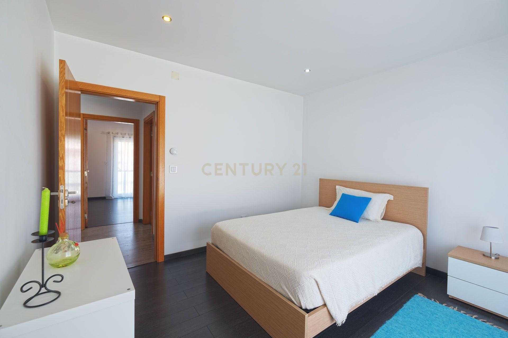 Moradia T4 de Luxo no Casal da Murta – Eficiência, Conforto e Sustentabilidade! - Image 32