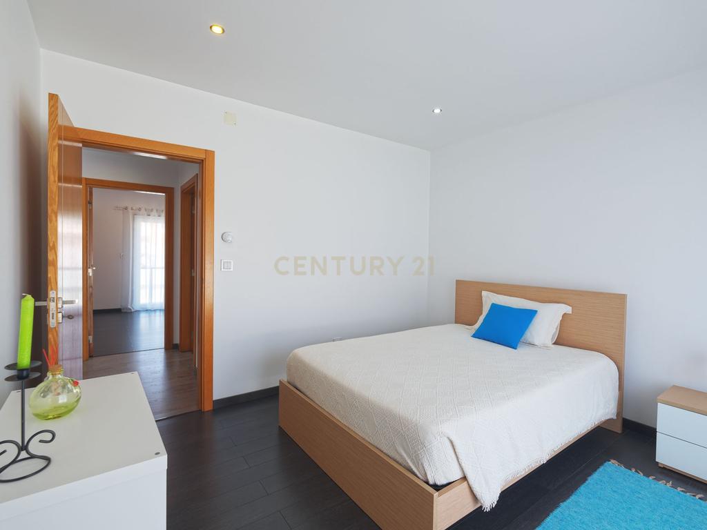 Moradia T4 de Luxo no Casal da Murta – Eficiência, Conforto e Sustentabilidade! - Image 32