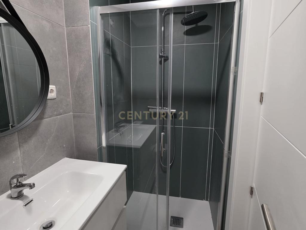 Apartamento Renovado em Algés, Oeiras - 2 Quartos e 2 WC - Image 28
