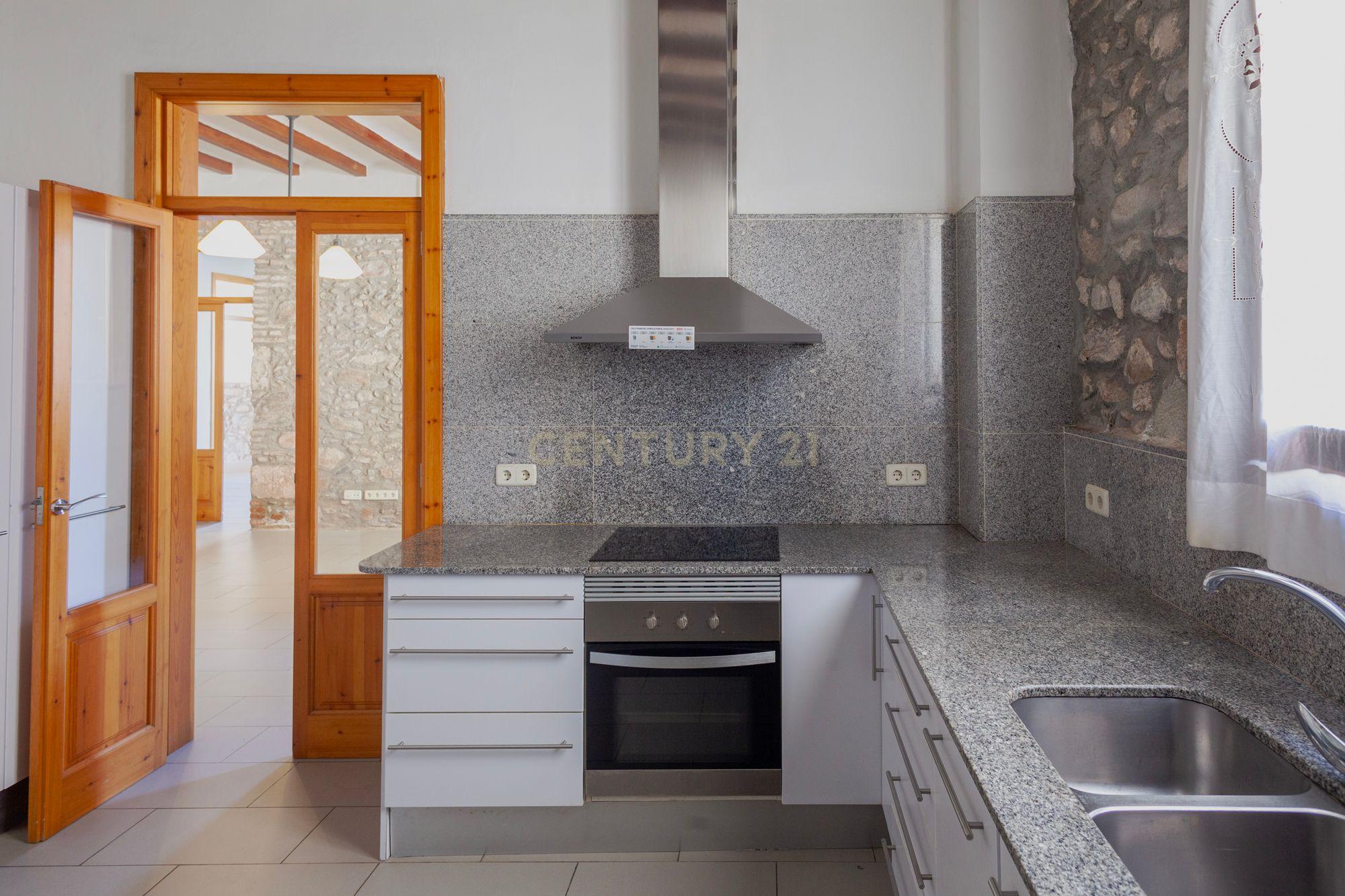 Encanto modernista no rés do chão com jardim – La Garriga - Image 16