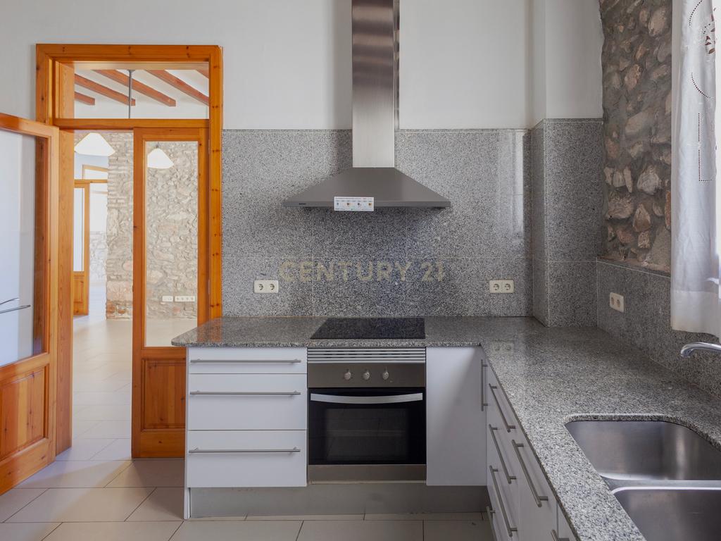 Encanto modernista no rés do chão com jardim – La Garriga - Image 18