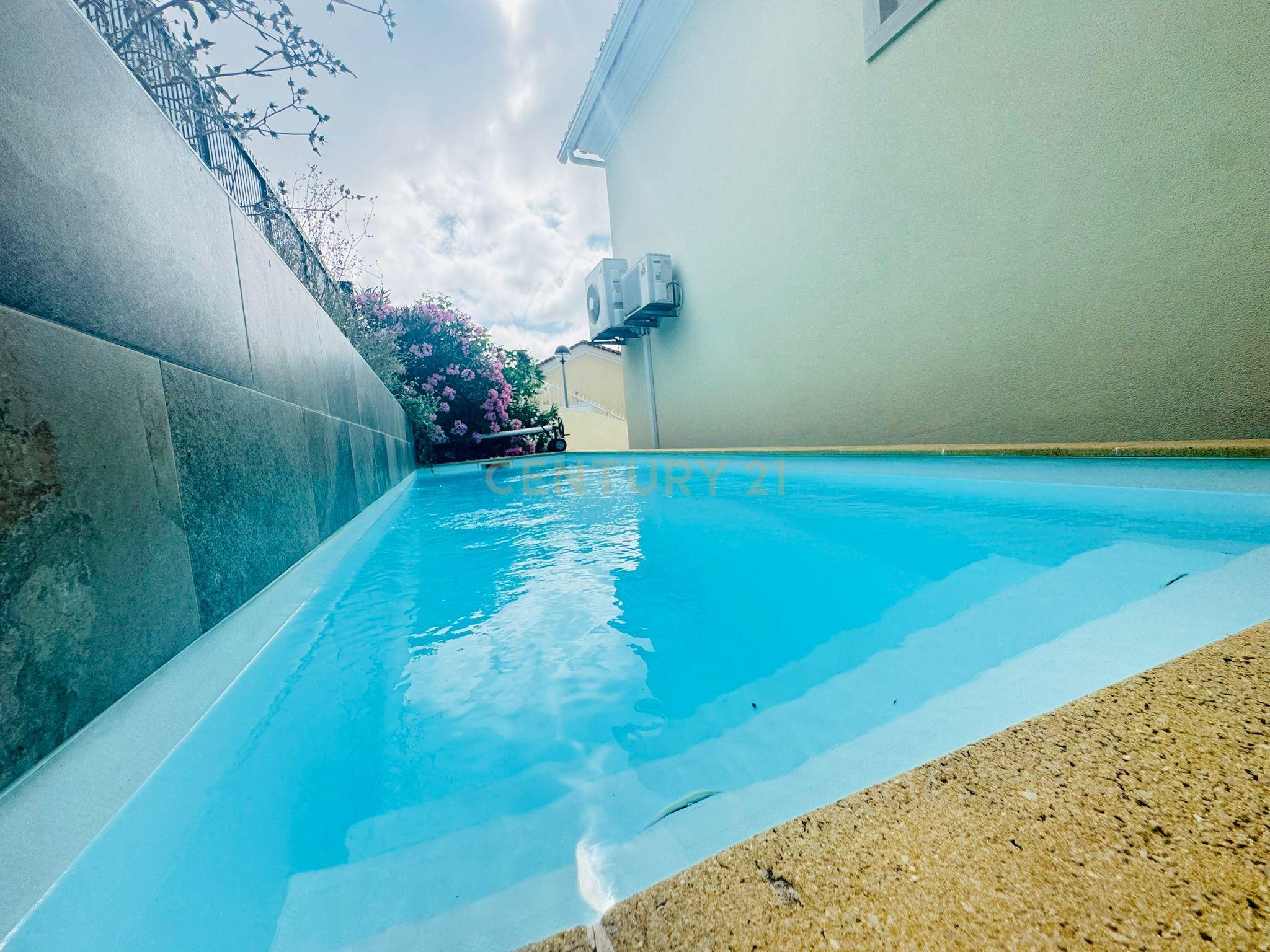 Fotografia 12 de Moradia T4 com piscina aquecida e jardim em Vila Rei, Bucelas