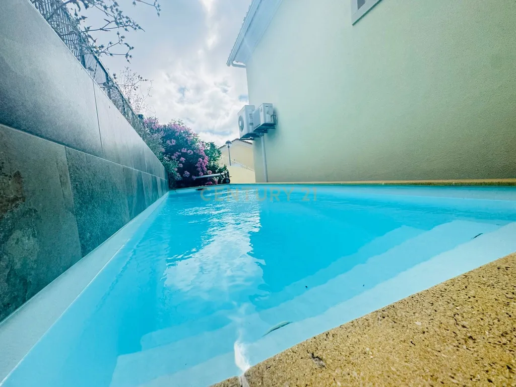 Moradia T4 com piscina aquecida e jardim em Vila Rei, Bucelas - Image 10
