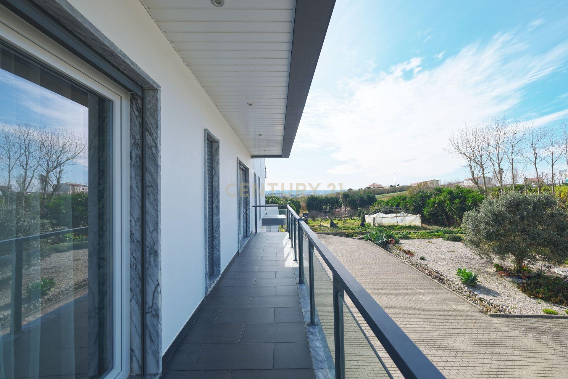 Moradia T4 de Luxo no Casal da Murta – Eficiência, Conforto e Sustentabilidade! - Image 6
