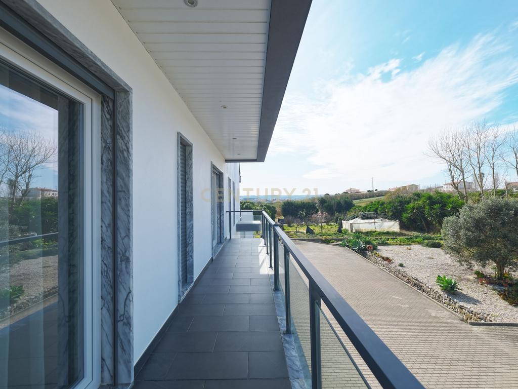 Moradia T4 de Luxo no Casal da Murta – Eficiência, Conforto e Sustentabilidade! - Image 6