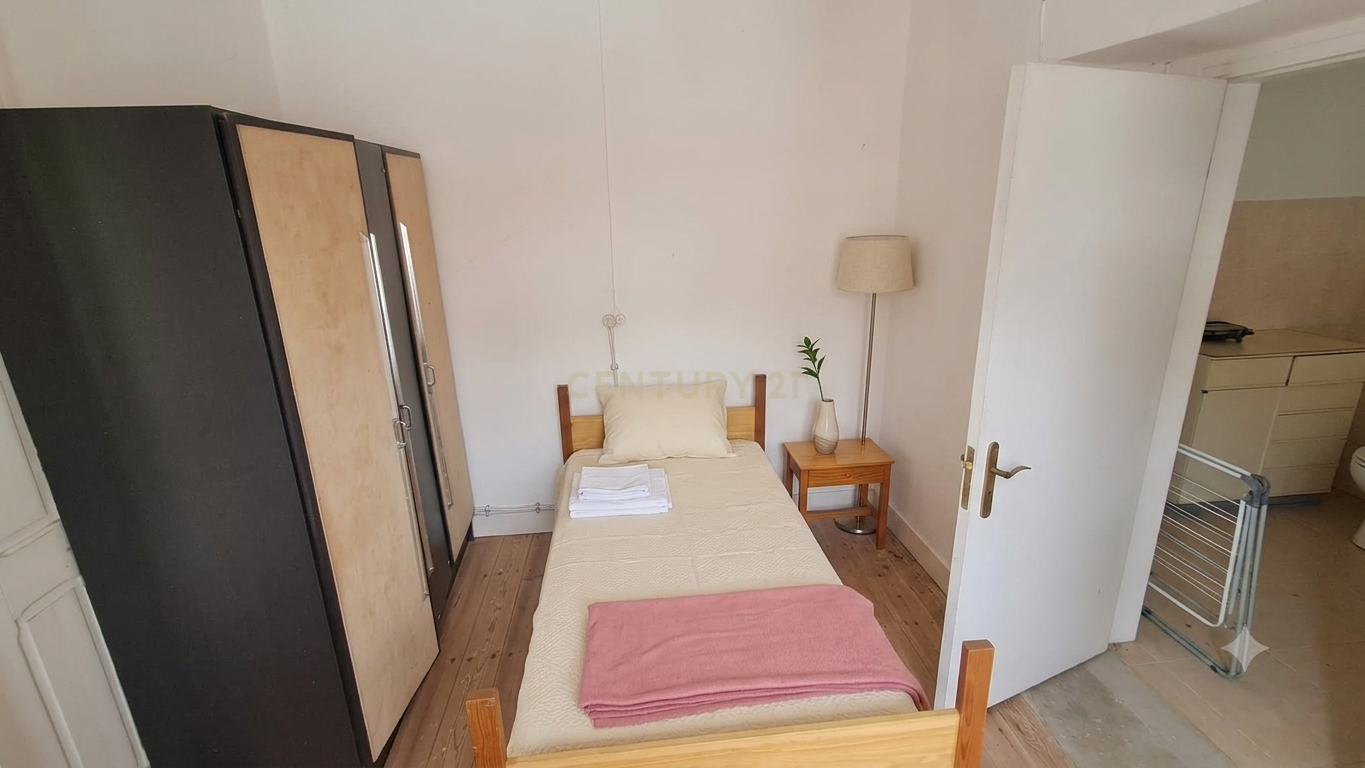 Fotografia 6 de Moradia T2 com 1.950 m² de Terreno | Para Remodelar | Castanheira - Alcobaça