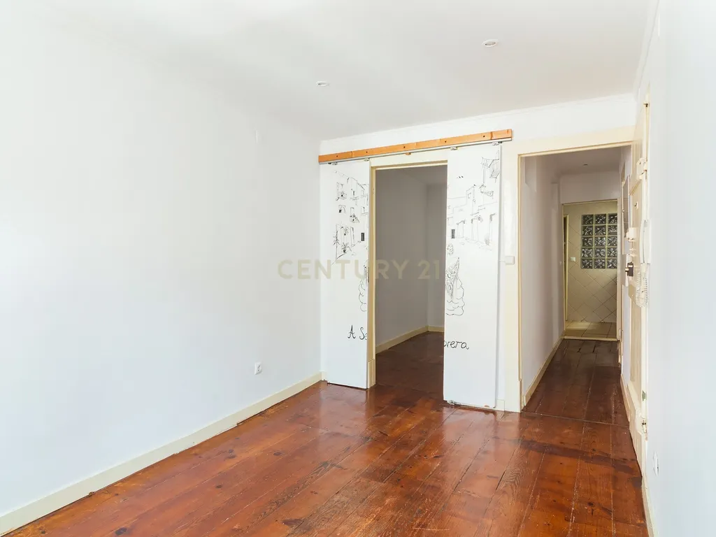 Apartamento T2 em Santa Maria Maior, Lisboa - Oportunidade Única - Image 10