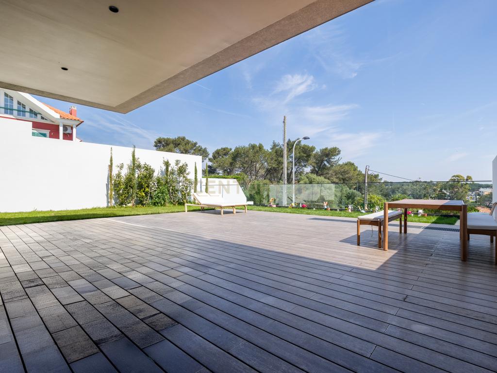 Moradia T5+1 Luxuosa no Estoril - Image 11