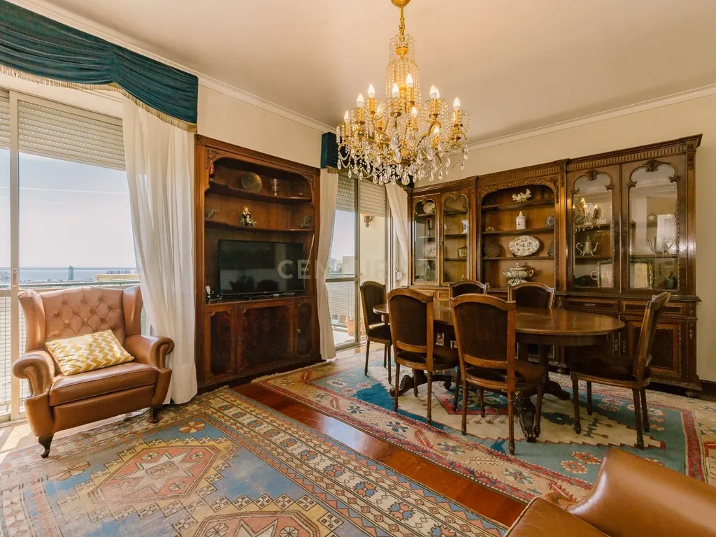 Apartamento T5 com Vista Deslumbrante sobre o Tejo – Olivais - Image 8