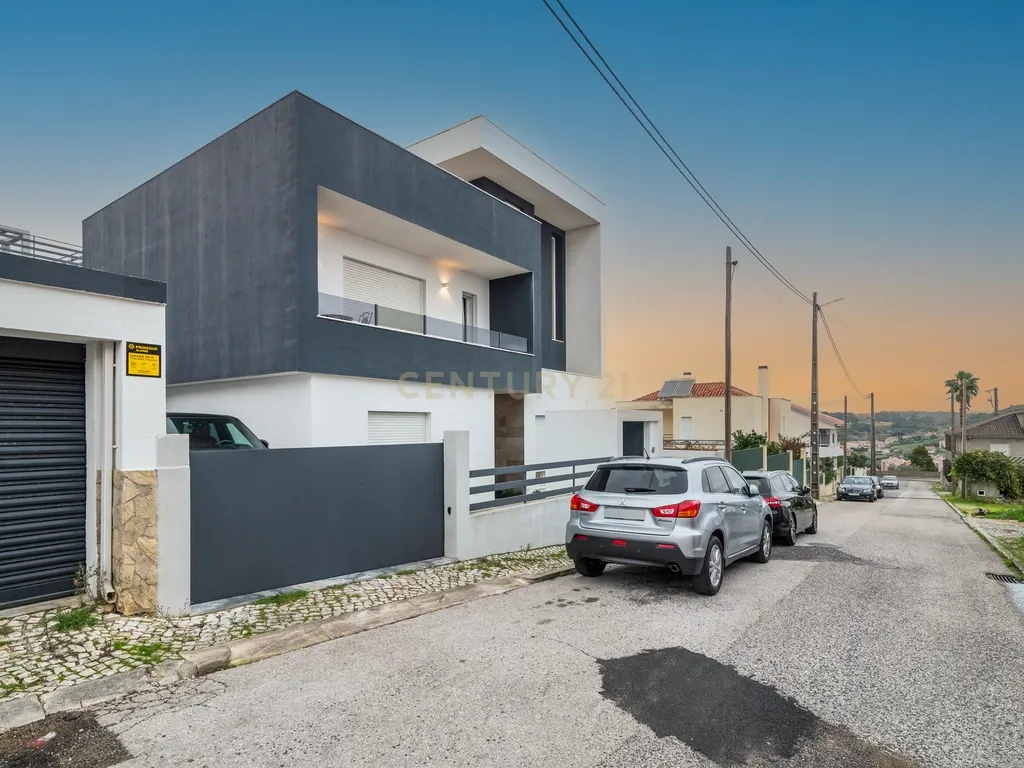Moderna Moradia T3 em Caneças com Piscina - Image 52
