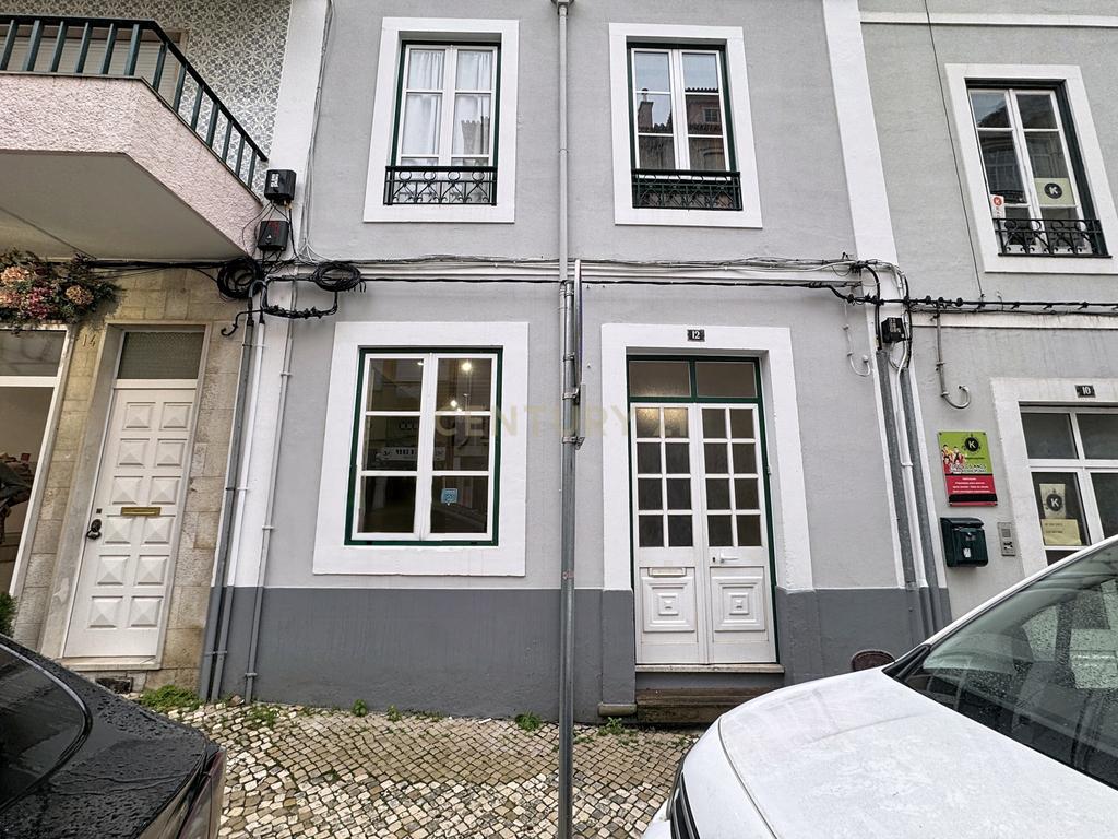 Loja Comercial em Zona Central de Alcobaça – 50 m² - Image 1