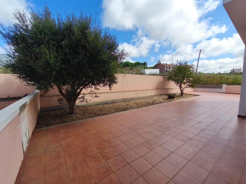 Apartamento T3 para arrendar com terraço de 200m² e garagem para dois carros — Lourinhã - Image 16