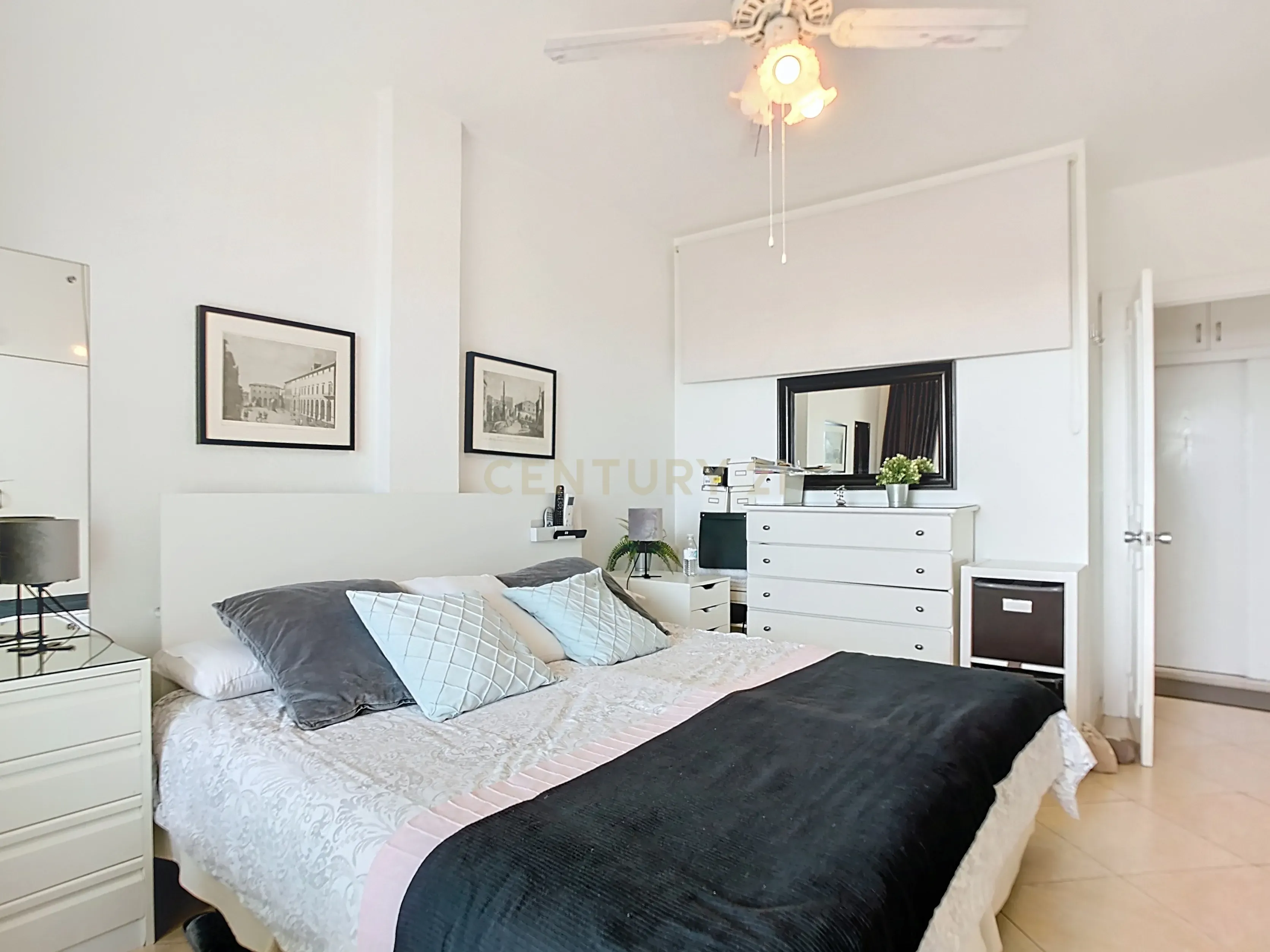 Apartamento Renovado com Vista Panorâmica em Málaga - Image 8