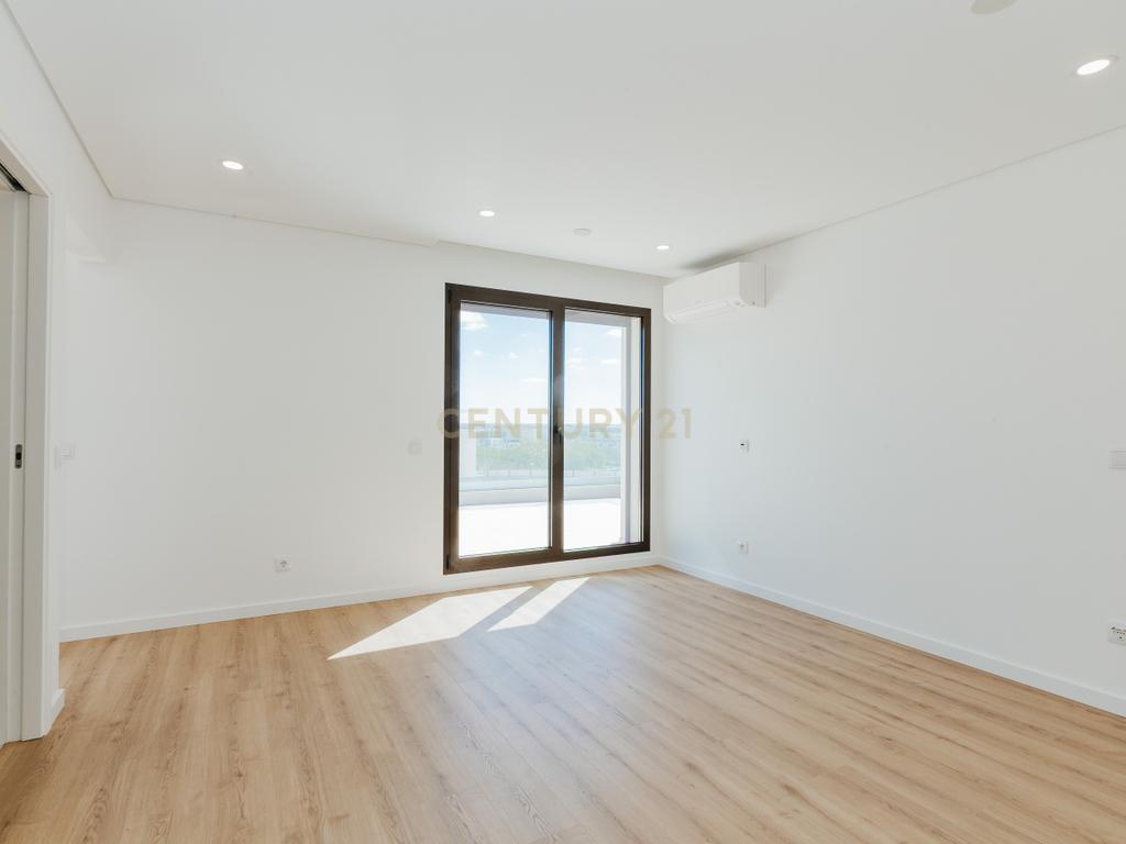Apartamento T5 Duplex Único com 229 m² — Novo, Sofisticado e com Vista Panorâmica - Image 28