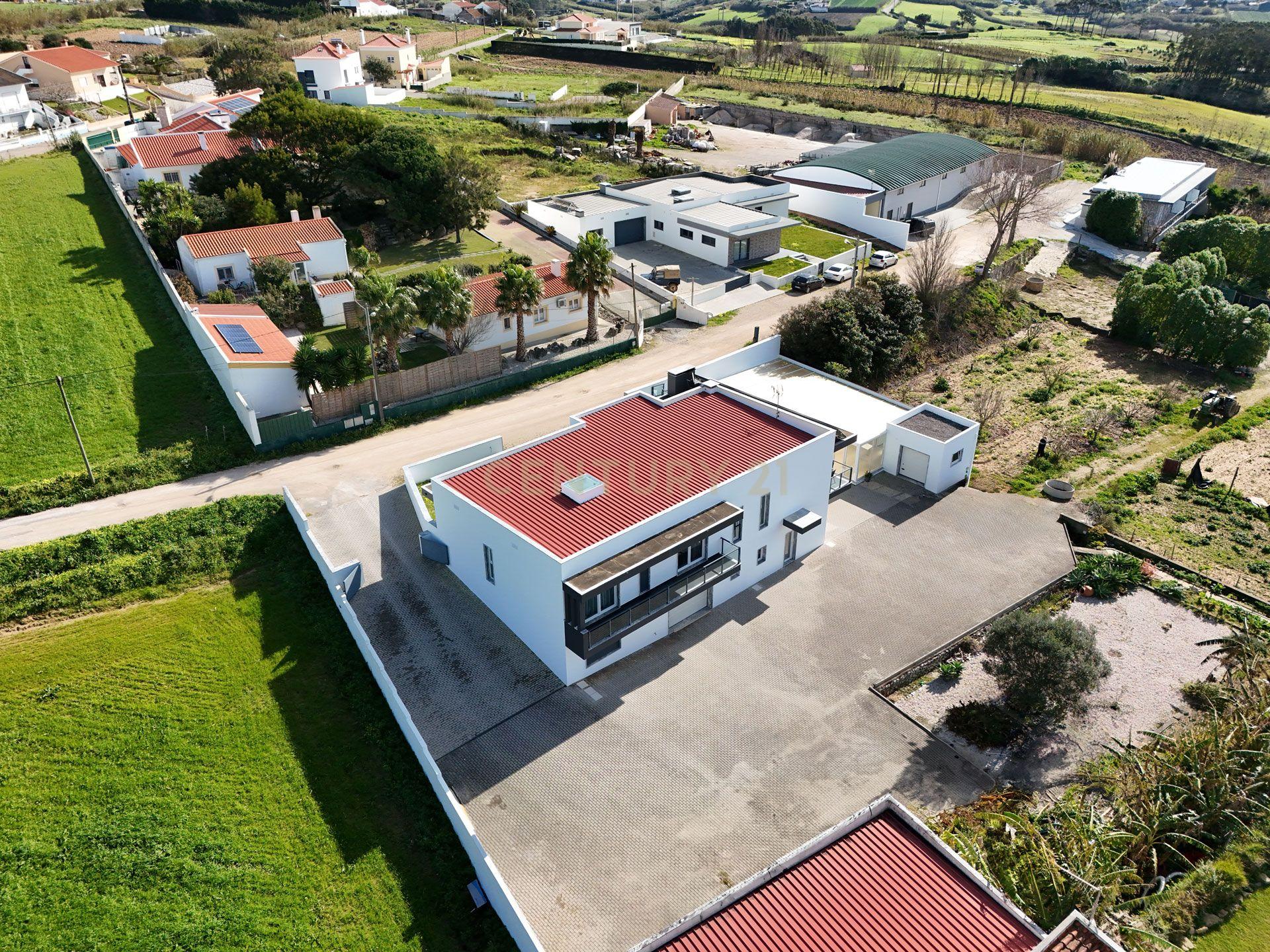 Moradia T4 de Luxo no Casal da Murta – Eficiência, Conforto e Sustentabilidade! - Image 9