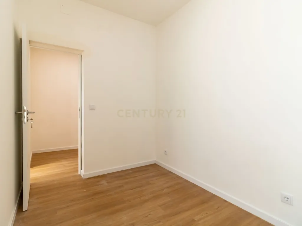 T1 Integralmente remodelado com Logradouro na Estefânia, Lisboa - Image 6