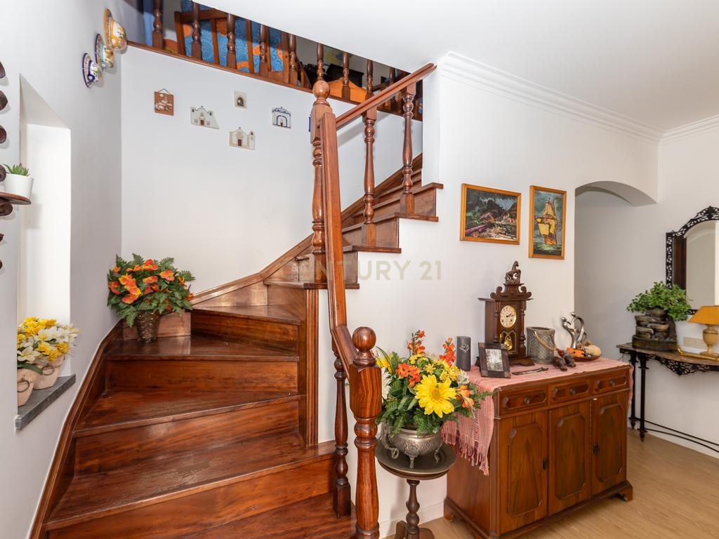 Moradia T5 no centro da Quinta do Conde – Espaço, Conforto e Localização Perfeita - Image 11