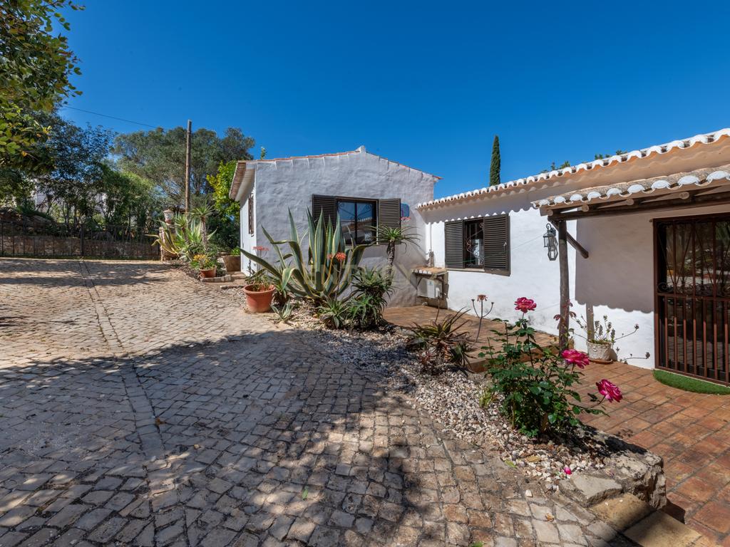 Moradia T4 inserida num lote de 4.180m², Algarve (Alvor) - Image 46