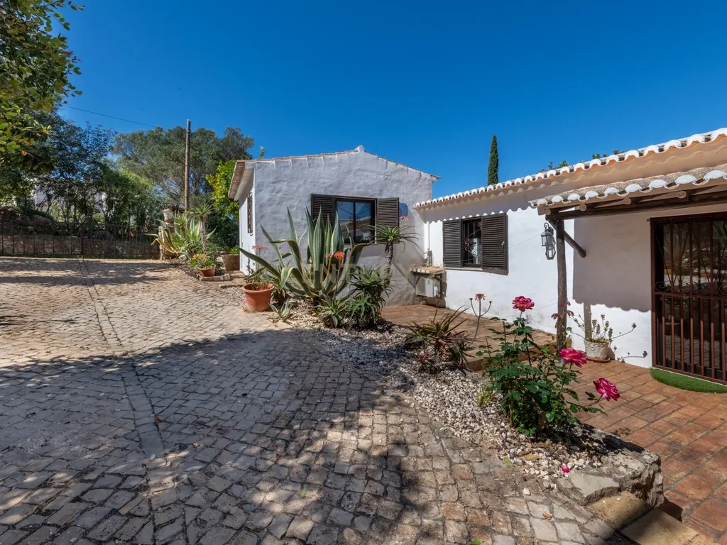 Moradia T4 inserida num lote de 4.180m², Algarve (Alvor) - Image 46